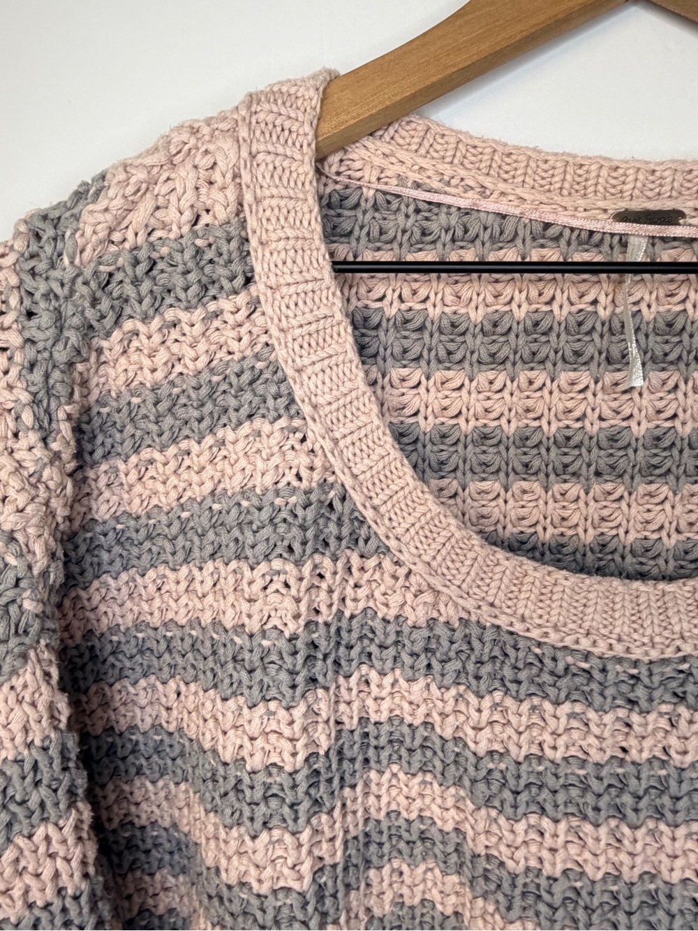 Free People Women’s At the Beach Soft Pink and Gray Cotton Sweater, Size Medium - Picture 4 of 8